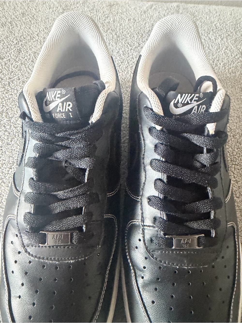 Nike Low-Top Sneakers in Black and White Trim - Picture 11 of 11